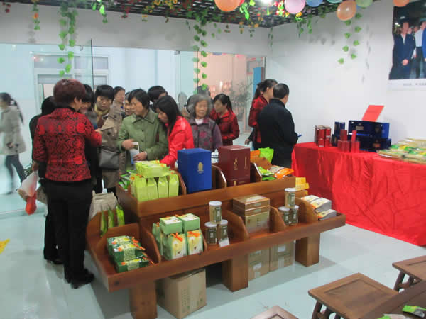 參與綠色運(yùn)動，品嘗綠色食品